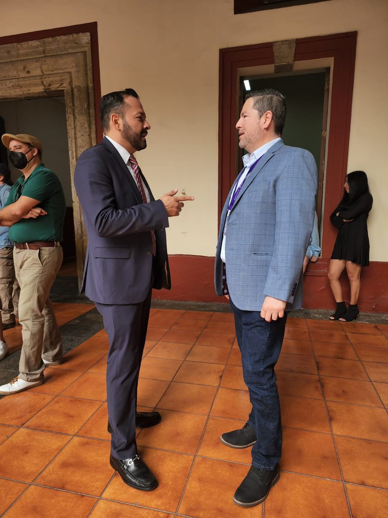 ivanfvallejo's tweet photo. Conversando con el consejero ciudadano de la CEDHJ, sobre los retos que afronta la institución y el respaldo que necesita el Consejo Ciudadano de su Presidente. https://t.co/PFLFh8zpzZ