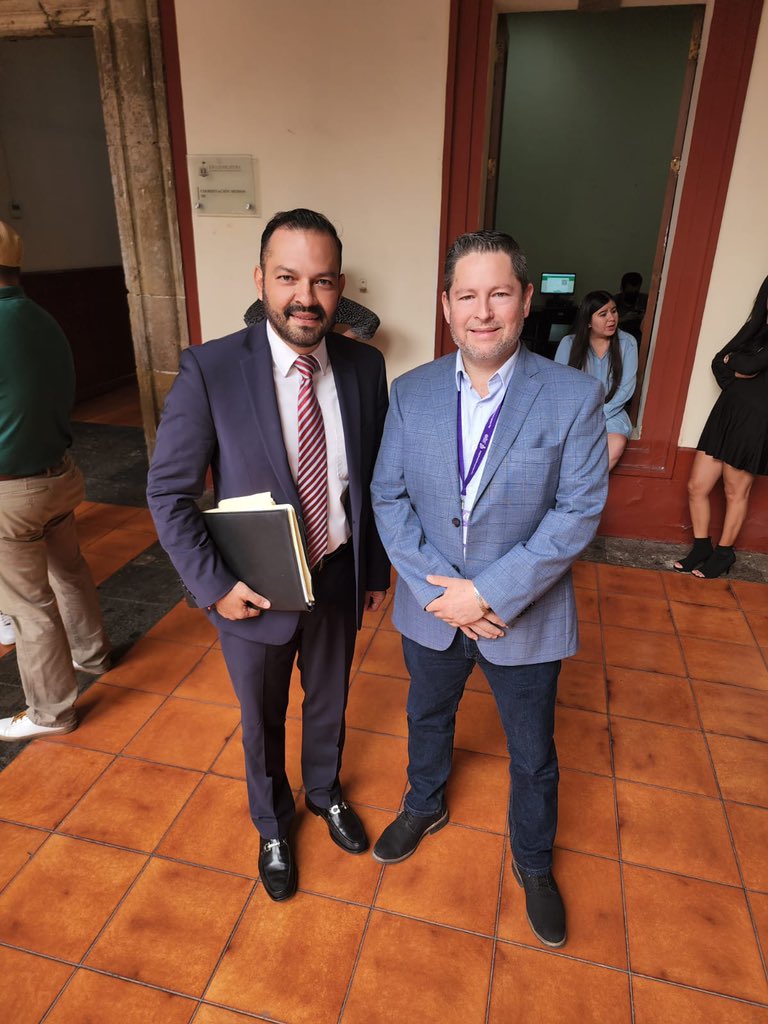 ivanfvallejo's tweet photo. Conversando con el consejero ciudadano de la CEDHJ, sobre los retos que afronta la institución y el respaldo que necesita el Consejo Ciudadano de su Presidente. https://t.co/PFLFh8zpzZ