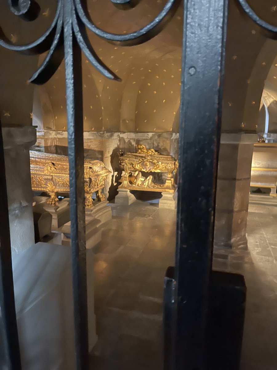 blchaindspirits's tweet photo. Riddarholmen Church final resting place of most Sweden’s Royals is haunted. In evening, Electricians heard loud banging noises from behind a locked steel door, leading down to the crypts. This banging is typical occurrence in tombs at the Church - #haunted #paranormal #nfts #NFTs https://t.co/JjREMR30HP