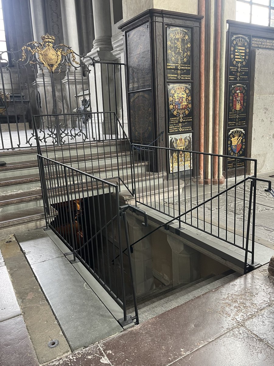 blchaindspirits's tweet photo. Riddarholmen Church final resting place of most Sweden’s Royals is haunted. In evening, Electricians heard loud banging noises from behind a locked steel door, leading down to the crypts. This banging is typical occurrence in tombs at the Church - #haunted #paranormal #nfts #NFTs https://t.co/JjREMR30HP