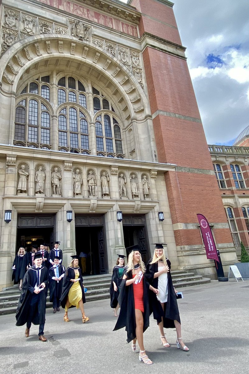 StemCellBham's tweet photo. Another wonderful day of #uobgraduation of #Classof2022 @unibirmingham . Graduation marks the end of so much hard work but the start of the next chapter. Love the #StudentLife and want to learn more about #bioscience and #StemCells then check out our new #masterofscience #bham https://t.co/azaJBSxiEH