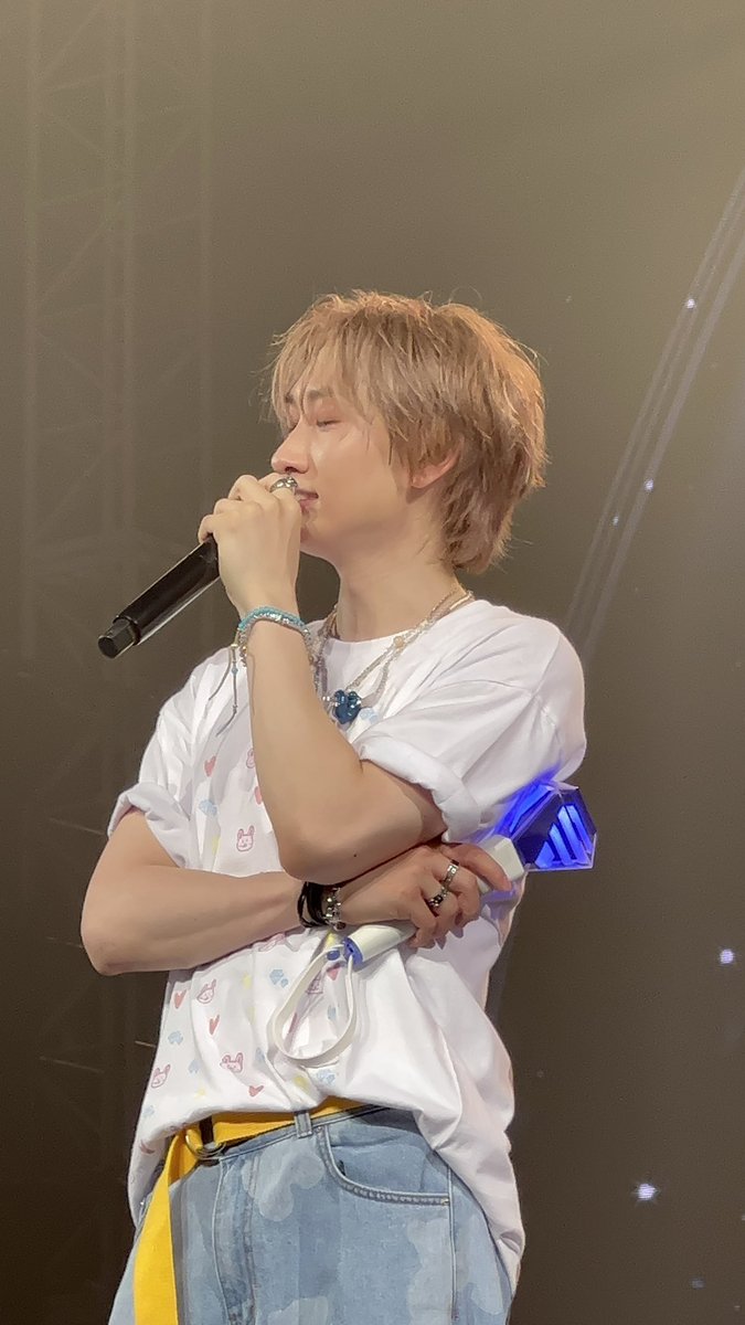 rlagmlcjfelf's tweet photo. ✨플로어 1열 시야 극락✨

✨이혁재 얼굴 극락✨

#슈퍼주니어 #슈퍼쇼9 
#SS9inSeoul #SUPERJUNIOR #SS9
#SUPERSHOW9 #은혁 #EUNHYUK https://t.co/N8PMETaplP