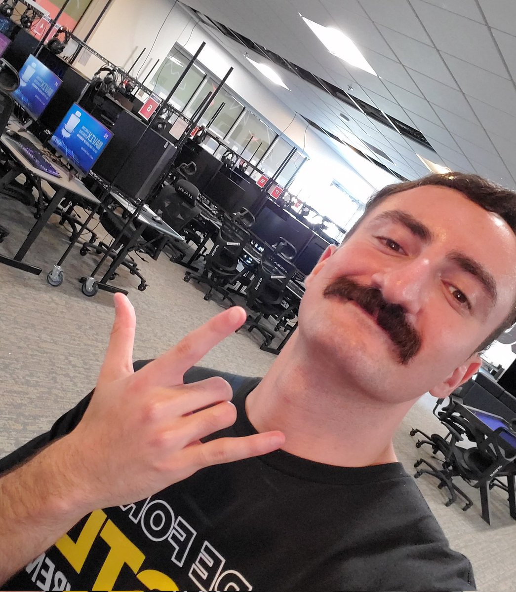 RolaCoasta's tweet photo. What's Up #RolaCoastaRidas! ๐ข
Working for the first time here at @leveluparenagg! If you need a break from the heat today (It's 99ยฐ here in Kansas City ๐ฅต) come over to LEVELUP to game! ๐ฎ
#LEVELUPARENA #KCEsportsLivesHere https://t.co/6ucMELLo1L