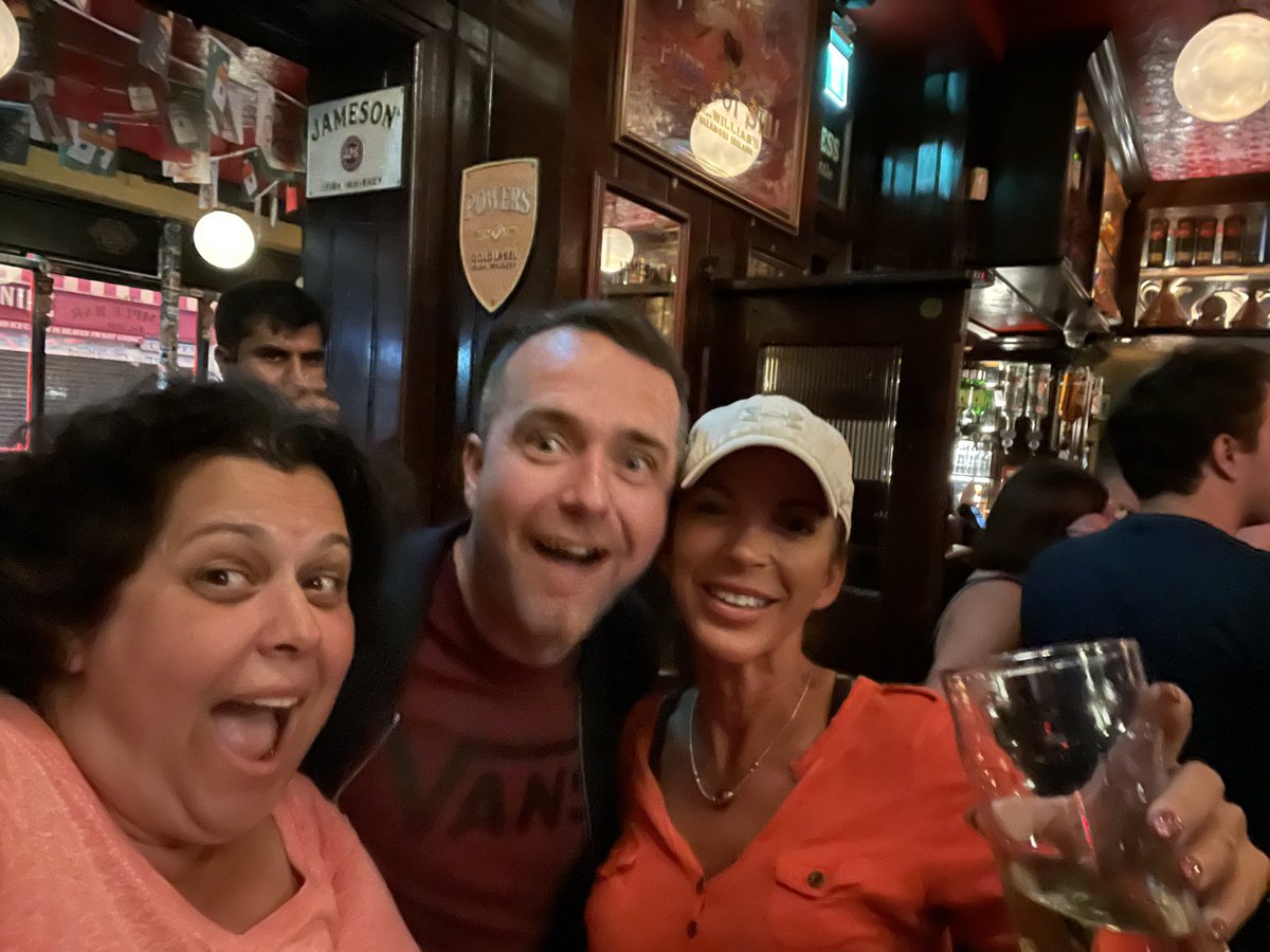 IlligAdventures's tweet photo. Ireland is a place I’ve always wanted to explore. We only had 7hrs (midnight-7am) layover. So, what to do?!?! Meet locals and enjoy a Guinness ❤️ https://t.co/od7aJ1AUOu