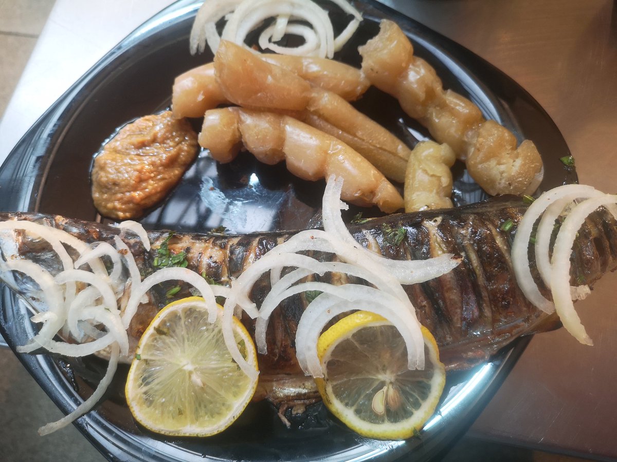 joblijob16's tweet photo. You need not go #home to be home.
#BBQで炭火で #mackerel, #bobolo onions and #SriLankachilli sauce!
Did you say you like #fish? https://t.co/WS2szFfC0a