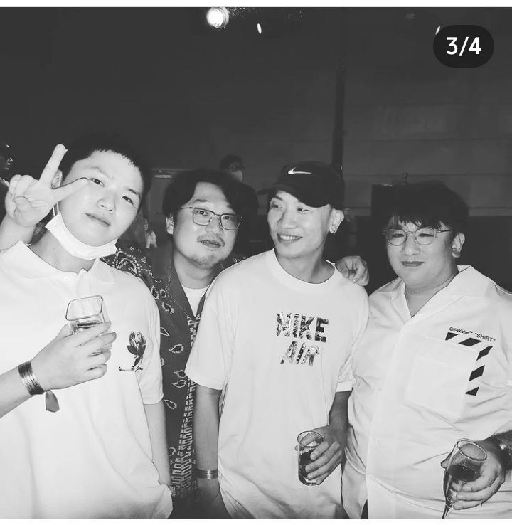 Mikro_Mxco's tweet photo. [IG] Bang Si-Hyuk compartió una foto en instagram junto a  #JHOPE ,#JUNGKOOK  y #JIMIN en la fiesta del Pre-lanzamiento de #JackInTheBox 

👤:“Orgulloso de ti, mi hermano @/uarmyhope.”

▪️
https://t.co/4qCnFpu4vg

©️hitmanb72 |EH🐿
#ARSON_IS_COMING #ARSON_jhope #JackInTheBoxToday https://t.co/iu461Qgsrq