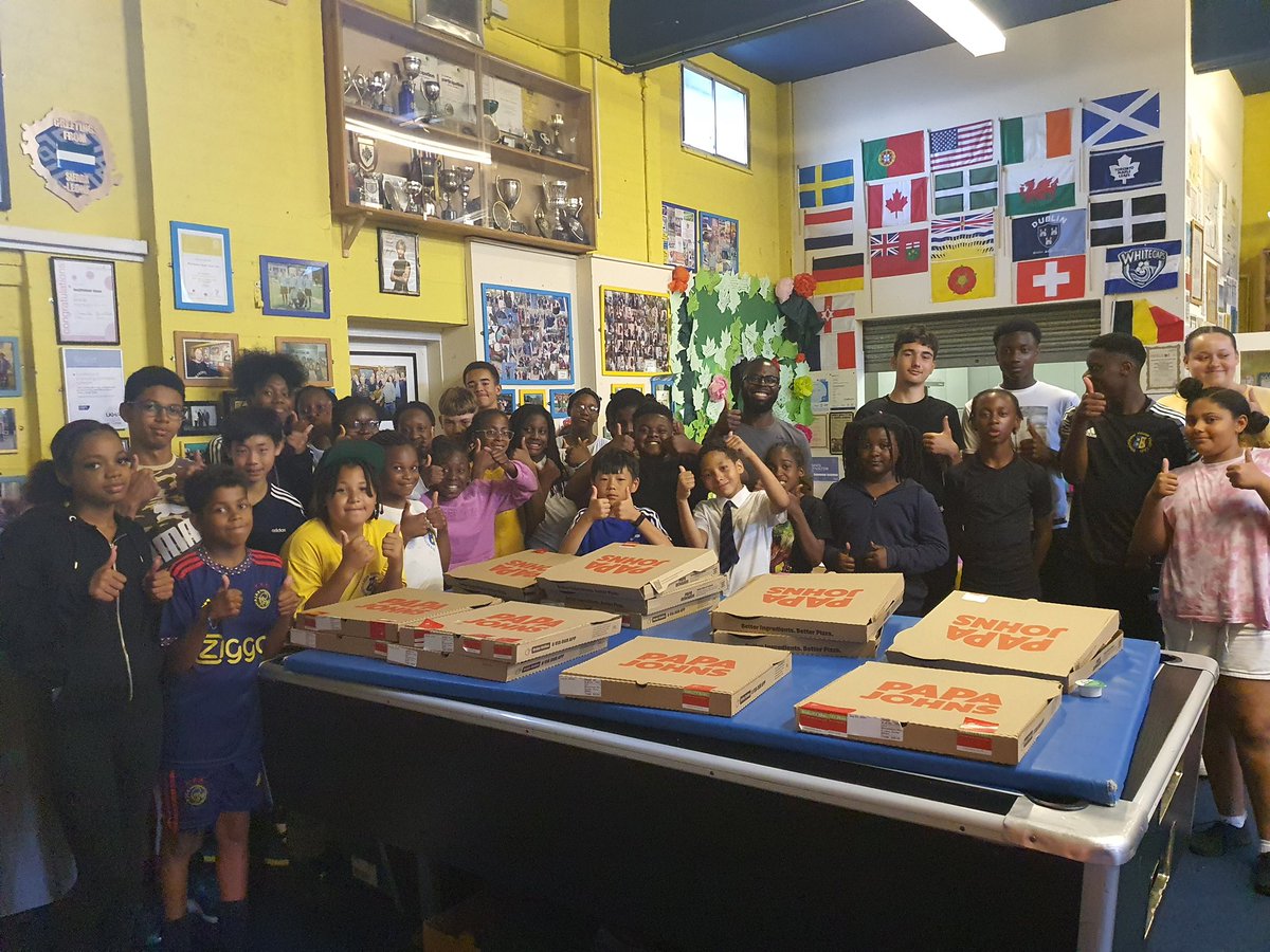 WHYCNunhead's tweet photo. A lovely #endofterm treat tonight - part sponsored by Paul #SourcetheArea . We got a great deal from Lee @PapaJohnsUK #eastdulwich who included loads of #freebies for our young people #grateful #socialaction https://t.co/QYFHRqnsxZ