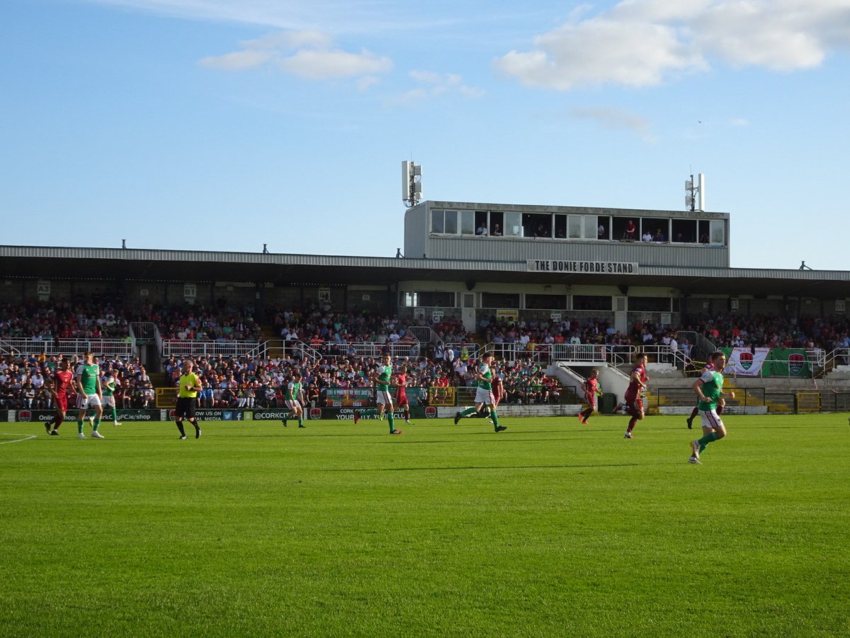 Cork City v Galway United FC
First Division

Nice ground, nearly sold out. 
90 minutes support and a choreo. 
You can drink your beer in a beer garden in one of the corner! 

🎫 15 €
🍔 5 €

#floodlightfriday #groundhopping #corkcity #firstdivision #turnerscross #galwayunited