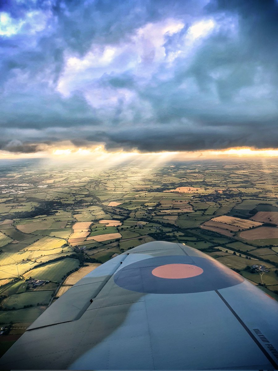 andy_durst's tweet photo. What a view! The rain showers cleared in time for the display at @BlenheimPalace for the #battleproms a couple of weeks back in #ML407.
This captured on the way home.
#wingfriday #battleproms #spitfire #sunrays #wingview #cockpitview #pilot #warbirdflights #warbird #avgeek https://t.co/ghFZM5e4qp