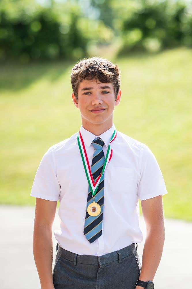 ygc_10's tweet photo. Llongyfarchiadau i Gareth Hughes bl10 ar ddod yn fuddugol yn y ras rhowlio gasgen yn y Carnifal yn Ninbych yn ddiweddar. Congratulations to Gareth Hughes on winning 1st prize in the roll the barrel in Denbigh carnival recently. @YsgolGlanClwyd https://t.co/sLY8hlzu7t