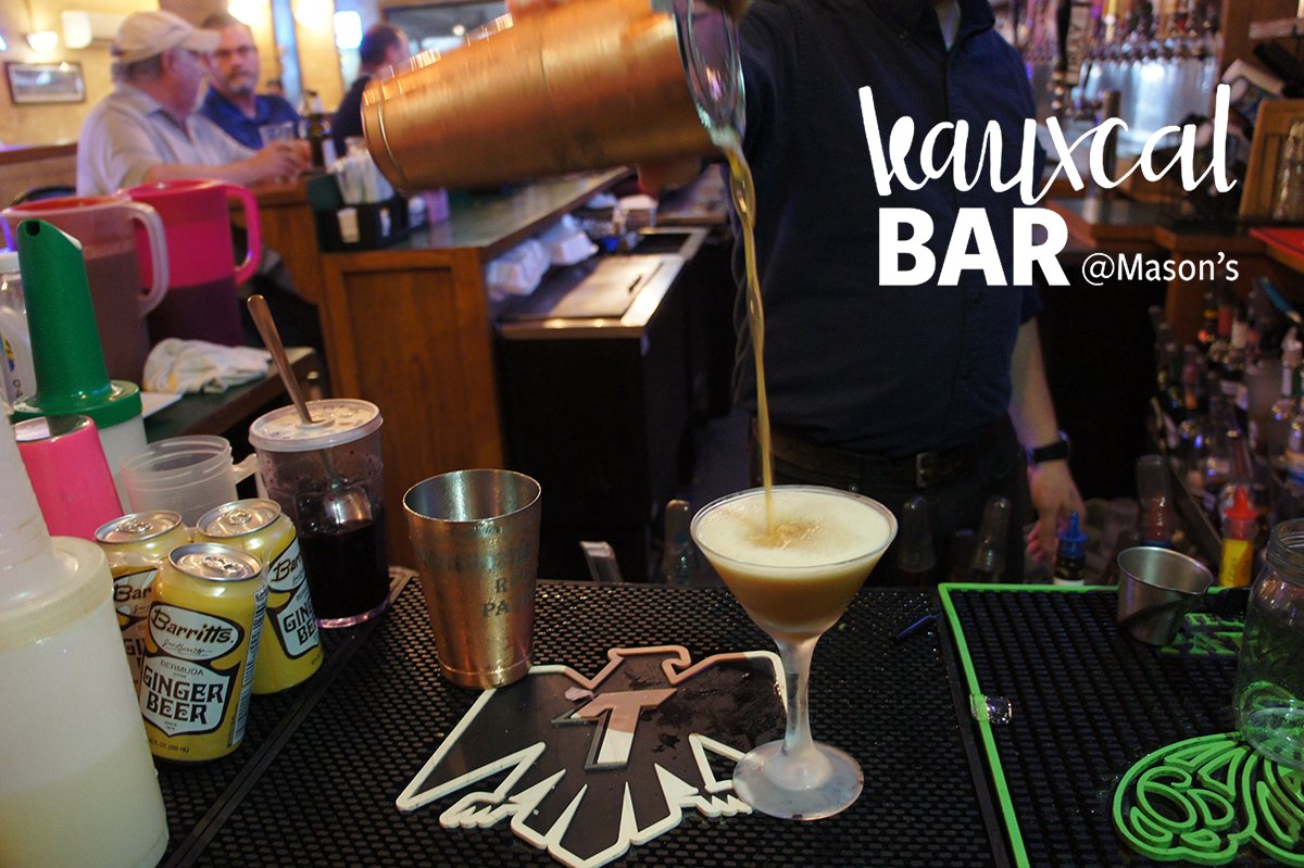 MasonsGrill's tweet photo. It's beginning to look a lot like cocktails 🍹 🕔 
Join us for Happy Hour, 3-7pm! https://t.co/oJlx2T4qJi