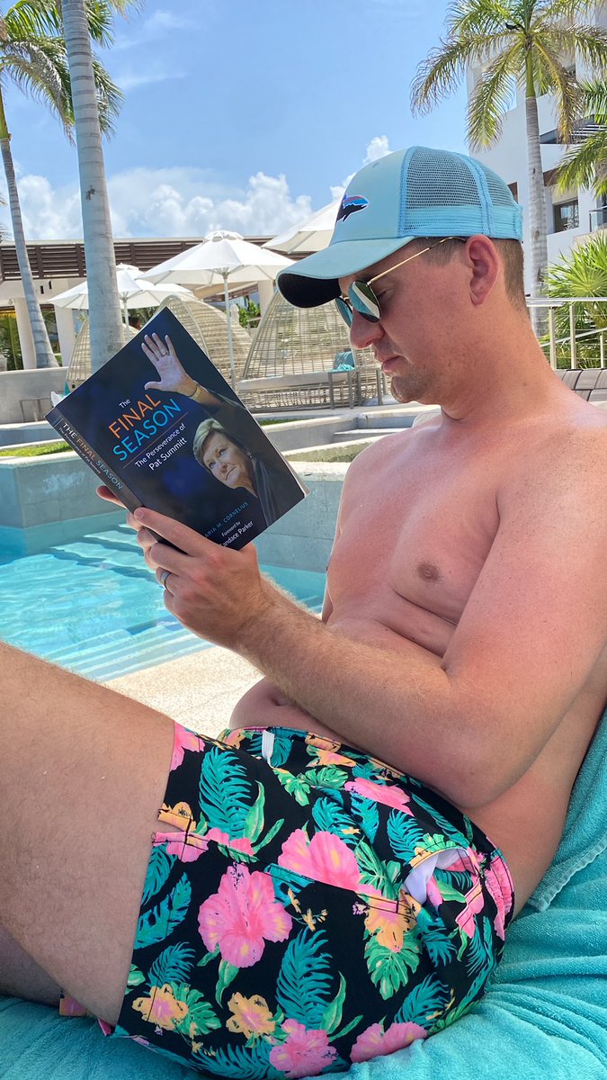 My husband and I are currently vacationing in Mexico.   Peep his “beach read.” 👀 @mmcornelius #ladyvols #govols #patsummitt #lvfl