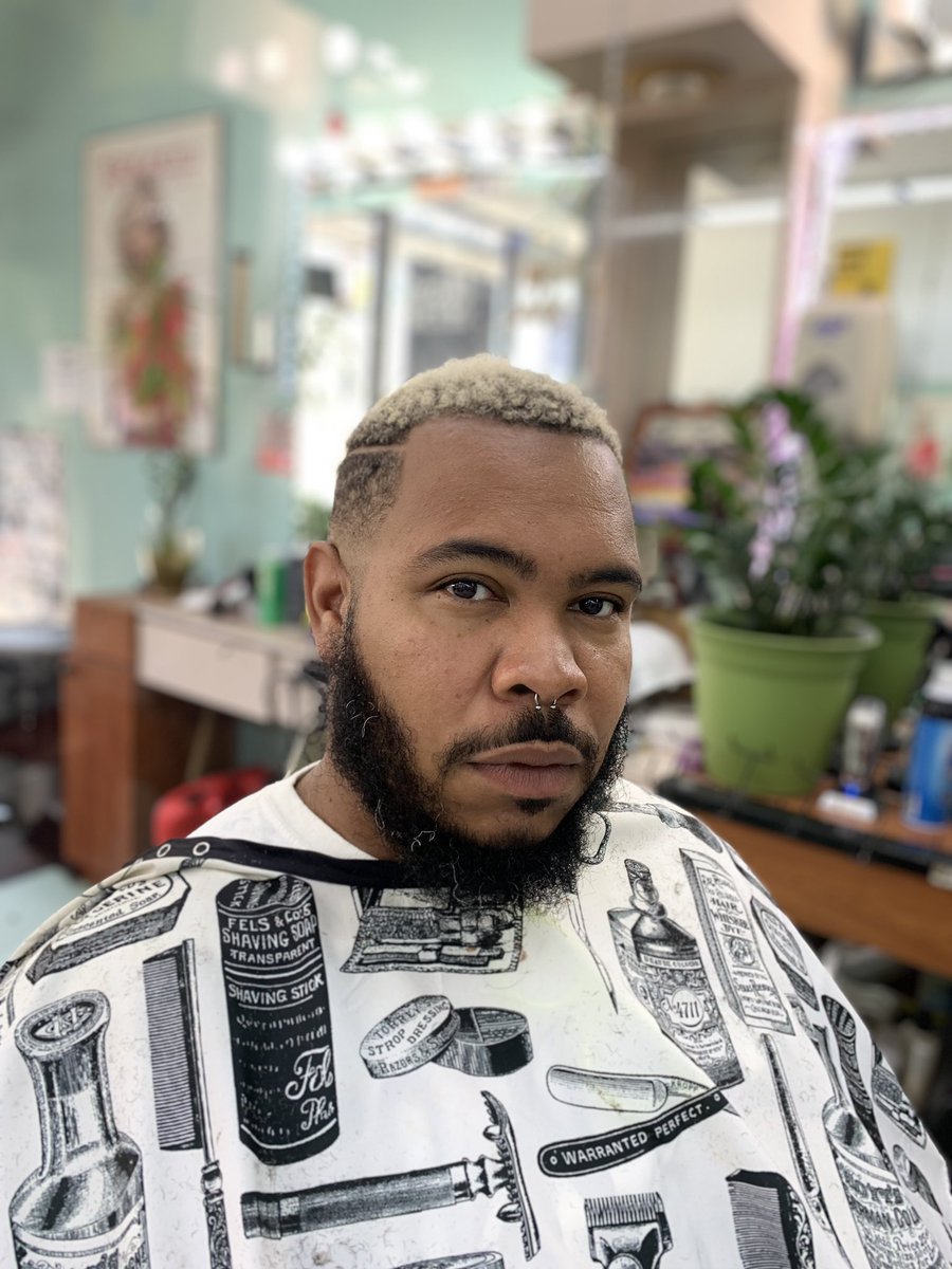Ghetto_Falsetto's tweet photo. Not taking any calls for the rest of the evening. My cut too fresh… 
#GetFreshFriday https://t.co/leHDDwXXG0