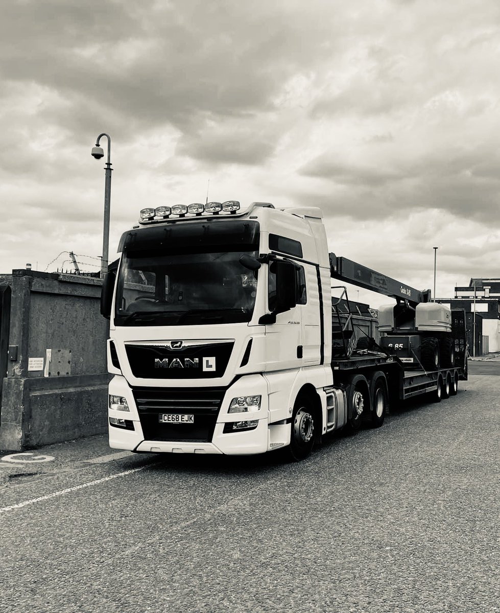 Time for a snooze tonight for this bad boy 😍

#transport #transportation #workinglife #haulage #hgv #wales #mantrucks