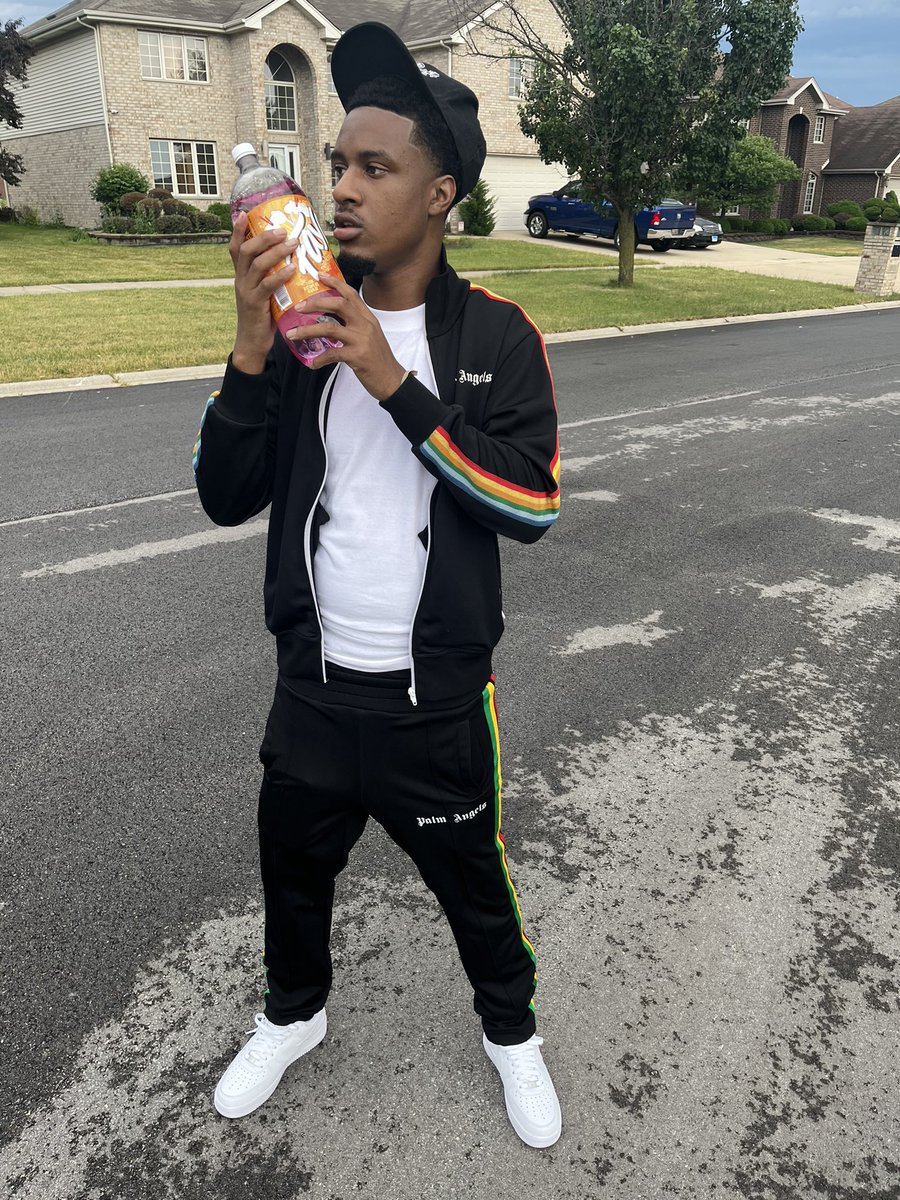 100john_'s tweet photo. Yours Vs mine wen it’s time We go hop out scoomin💥 strong gon survive we play ball nigga we ain’t hoopin🦅Dese Niggas lyin in Dey rhymes man dese niggas goofies https://t.co/lR5l0JmdfV