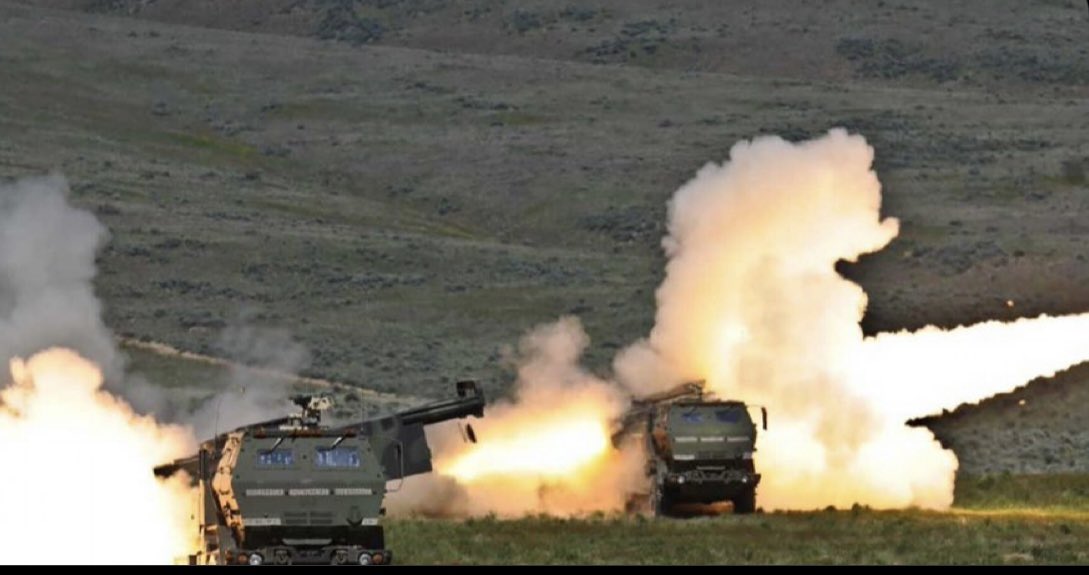 Coahuilainform's tweet photo. El Ejército de Ucrania ha recibido este viernes un nuevo suministro de ayuda armamentística formado por varios sistemas lanzamisiles de largo alcance modelo M270 MLRS. https://t.co/jbmD7MmqXB