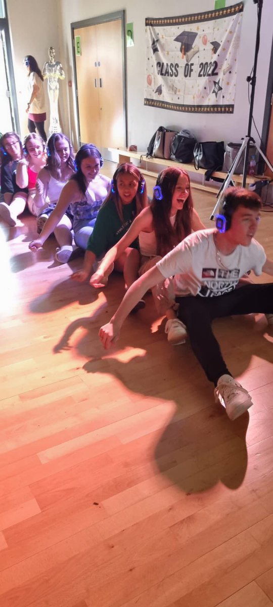 GW_Academy's tweet photo. What better way to end our Sixth Form transition week than with a BBQ and a Silent Disco for our incoming Year 12’s and soon to be Year 13! A great week and a really fun afternoon! #proudtobegreenwood https://t.co/6zTxkSqYCr