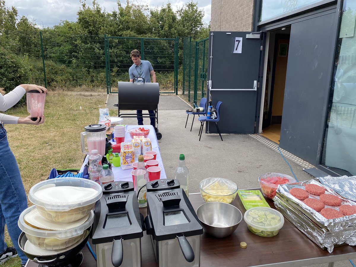 GW_Academy's tweet photo. What better way to end our Sixth Form transition week than with a BBQ and a Silent Disco for our incoming Year 12’s and soon to be Year 13! A great week and a really fun afternoon! #proudtobegreenwood https://t.co/6zTxkSqYCr