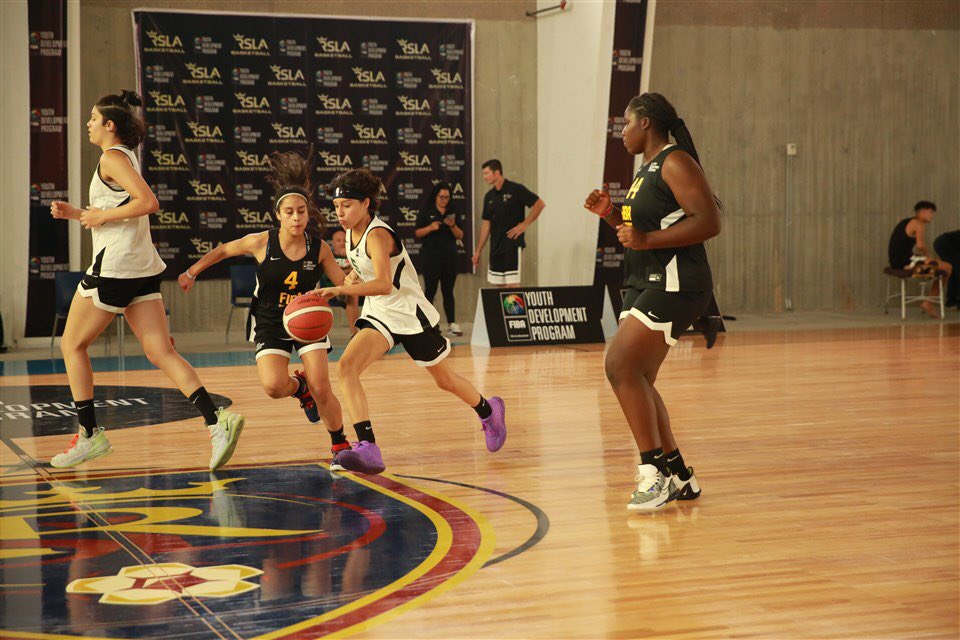 FIBA_es's tweet photo. 💥🏀 Inició el Super Camp de FIBA YDP en Salt Lake City, Utah 🇺🇸, en las hermosas instalaciones de Real Salt Lake Basketball Academy 

📝⤵️
https://t.co/demUN35cwX https://t.co/71WqId5HQU