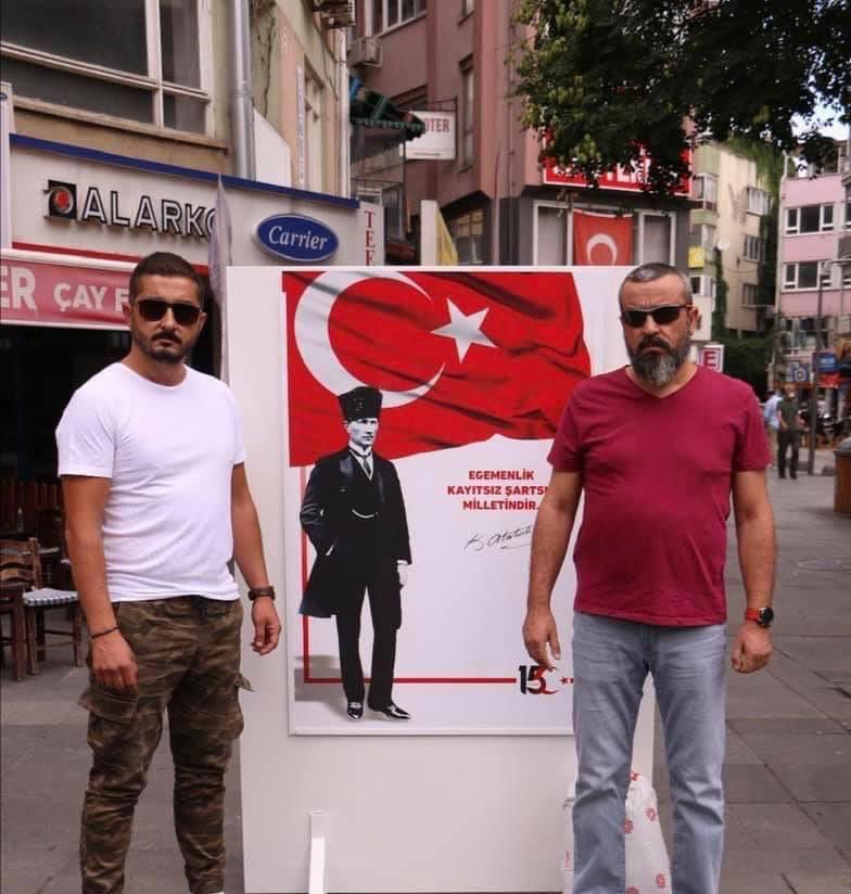 talhasaner's tweet photo. Zemzem içip vatana ihanet edenleri de gördü bu ülke,rakı içip vatanı kurtaranlarıda.
ne içerseniz için bozuk süt içmeyin.
(kamu spotu)#15Temmuz https://t.co/8vtHvDNRpj