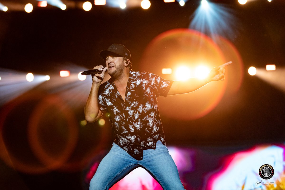 Country music fans gathered in the thousands for @LukeBryan &amp; more on day 7 at <a href="/ottawabluesfest/">Ottawa Bluesfest</a> where <a href="/ctdsband/">Crash Test Dummies</a> delivered a bucket list performance. 

#WeLoveLive #ForTheLoveOfLIVE #RBCBluesfest2022 #RBCBluesfest 📸 Renée Boucher Doiron 📝 <a href="/hendrikpape/">Hendrik Pape 🤘👔</a> 
soundcheckentertainment.ca/rbc-bluesfest-…