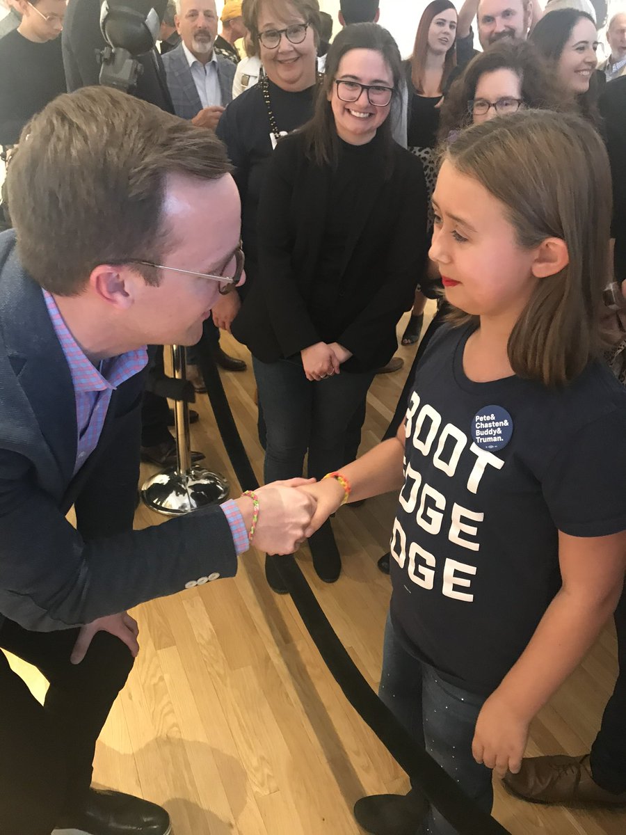 emmjay173's tweet photo. That time Luis, our daughter and I met @Chasten and @TheMandyMoore. Though he wasn’t as online as me, Luis was a big fan of Pete and wanted to see him as President, plus he loved making these #teamchandy buttons. #teampete #chandy https://t.co/G1sZfJq6Xz