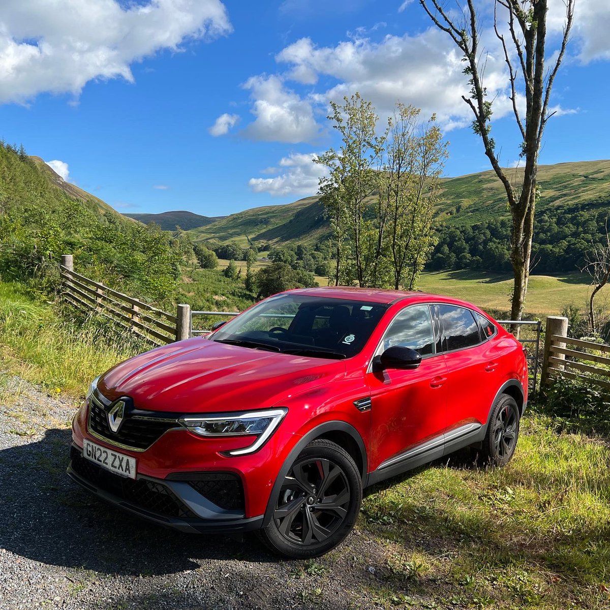 petrol_ped's tweet photo. Mammoth day today in my @HendyGroup long termer, the @renault_uk Arkana. Drove 500 miles up to Scotland to attend The 150th Open over the weekend. Nightmare traffic thanks to the M6 being closed but after 10 hours, 54mpg and no numb bum the car has impressed me 👌 #petrolped https://t.co/A77utj4qFQ
