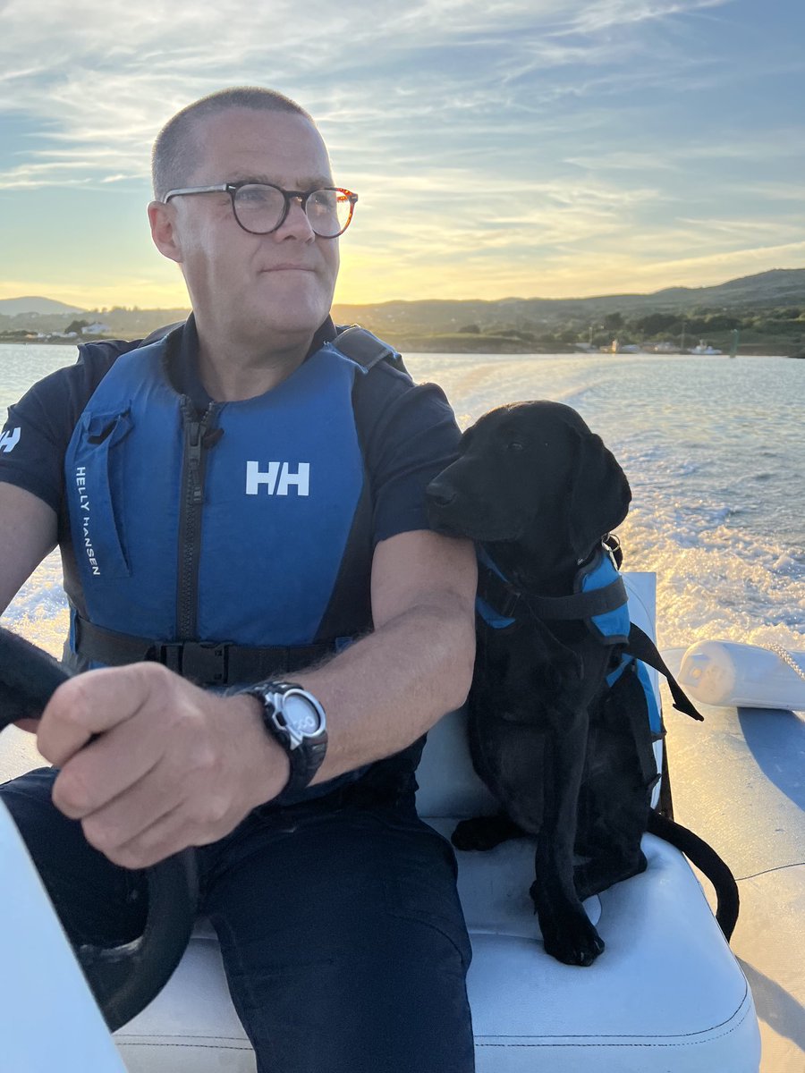PaulaCoganCork's tweet photo. My chauffeurs to #BereIsland this evening #justmagic https://t.co/qu9NYlDIuW