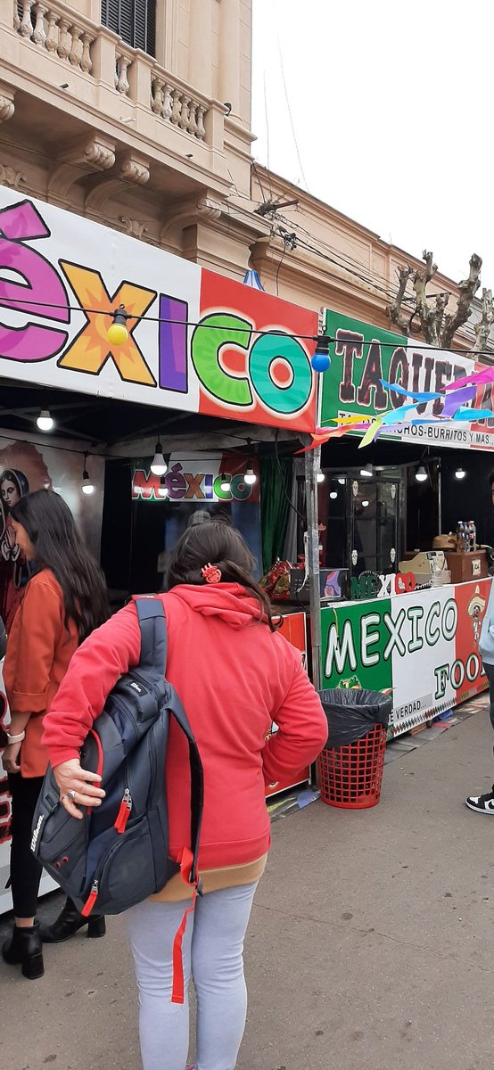radiovall's tweet photo. Comenzó la feria gastronomica #unisabores en Plaza San Martin. Hasta el domingo habrá música y platos típicos del país y extranjeros. https://t.co/kr9CcsBaRa