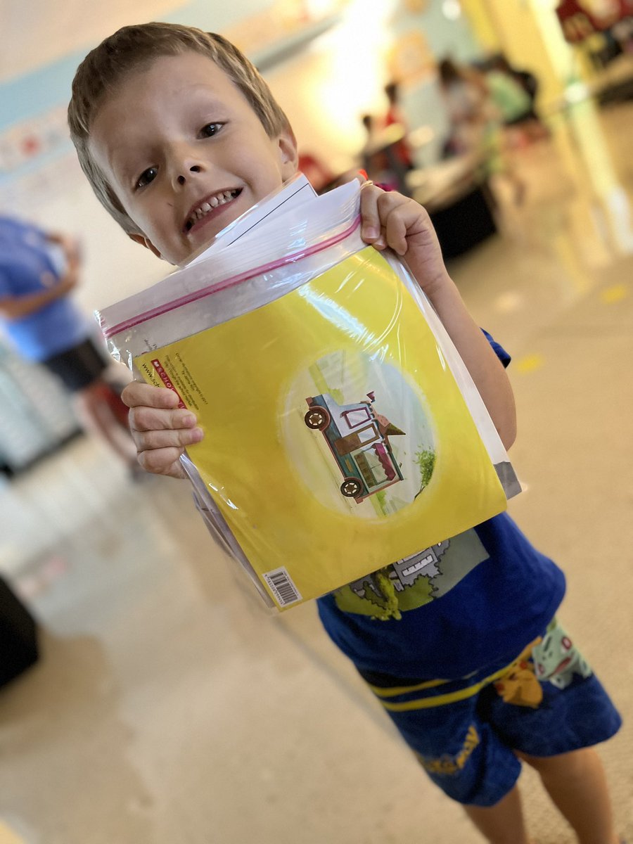 thepassage423's tweet photo. That’s a wrap for the 2022 SWAG Bag! 

We got to get books into about 380 students hands to help celebrate their end of summer learning! 

We gave out books to the students at Brown’s Chapel Elementary in Rutherford County and Rivermont Elementary’s Camp K in Hamilton County. https://t.co/PH8DkLDNDX