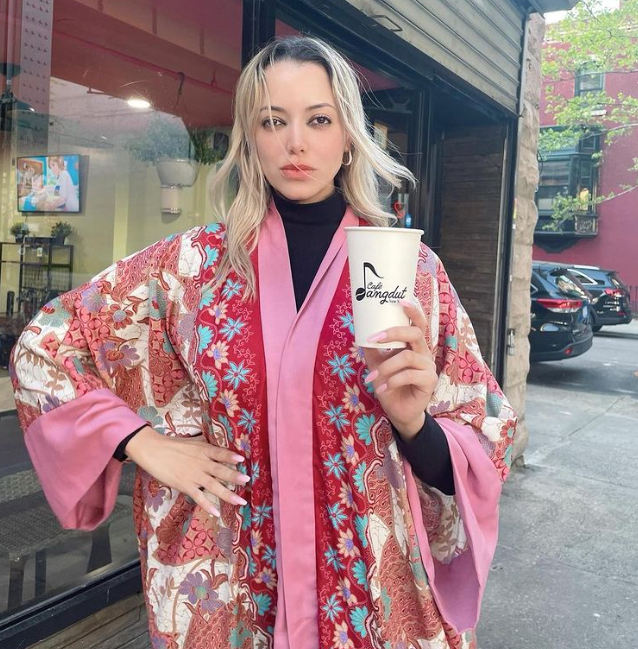 Newly opened Café Dangdut sells Indonesian food, coffee + batiks in #LIC. <a href="/CourtSquareCA/">Court Square Civic Association #LongIslandCity</a> Info: bit.ly/3odgmGV