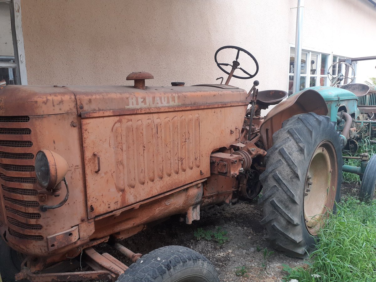 Biborrena's tweet photo. #trattore #Tractor2twitter  #traktor #Retro #hajduszoboszló https://t.co/HpCCQkOG69