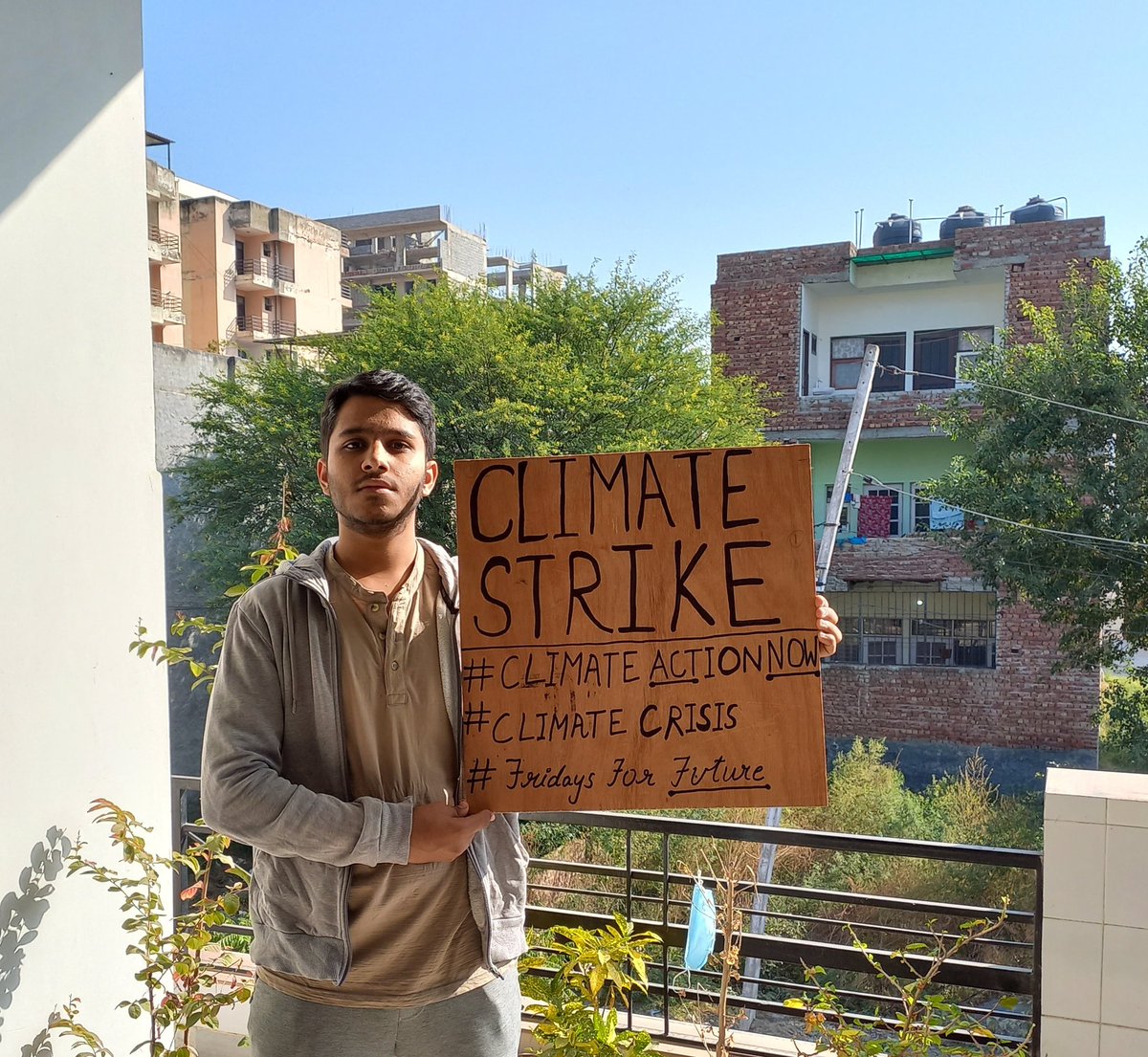 Week 52 #ClimateStrike in #India 🇮🇳

#ClimateCrisis
#ClimateActionNow 
#SaveAarey 
#SaveAareyForest #ClimateCatastrophe