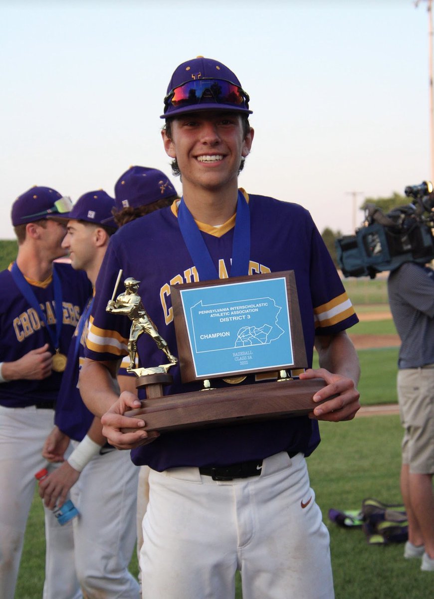 ChaseDanielson8's tweet photo. Great memory and great team. Looking forward to chasing a district and state title again next year. @piaadistrict3 @PIAASports https://t.co/DYX24sNWzr