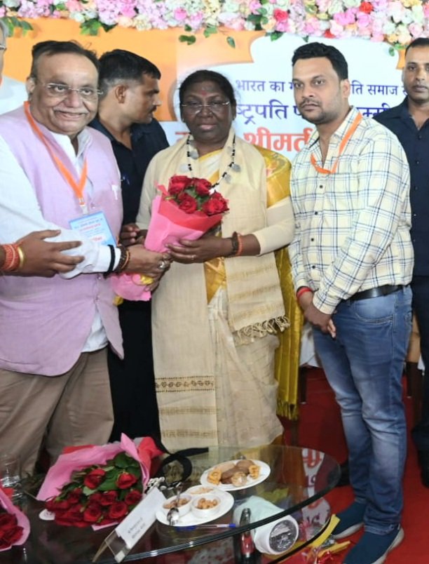 भारत देश की भावी राष्ट्रपति श्रीमती द्रौपदी मुर्मू जी का आज छत्तीसगढ़ आगमन पर उनका अभिवादन करने का सौभाग्य प्राप्त हुआ।
बहुत ही सरल श्रीमती द्रौपदी मुर्मू जी को शुभकामनाएं।

#WelcomeDraupadiMurmuJi
<a href="/DraupadiMu/">Draupadi Murmu</a>

विपिन साहू - रायपुर
प्रदेश प्रभारी (SM),भाजयुमो