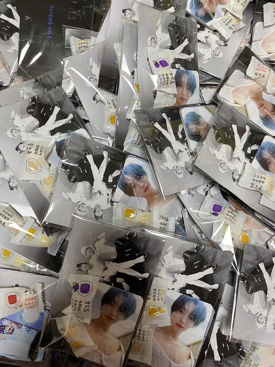 오늘 그렇게 빨리 끝난줄 몰랐네요 ~ 내일도 있으니까 아작도 못 받으신분 내일에 꼭꼭 받으러 오시면 좋겠어요 ^^ ~~ 💙 내일 뵙겠습니다 ~~~