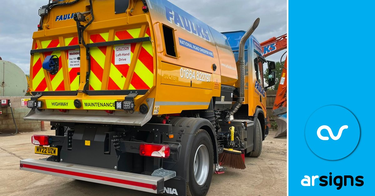 ArSigns's tweet image. It's time to *sweep* aside the work emails, *dust* off the takeaway menus &amp;amp; *clean* the cocktail glasses - it's #FineSignFriday and all *roads* lead to the WEEKEND!

Thanks to @faulksplanthire for giving us our most pun-tastic #vehiclewrap on this @ScaniaUK sweeper.