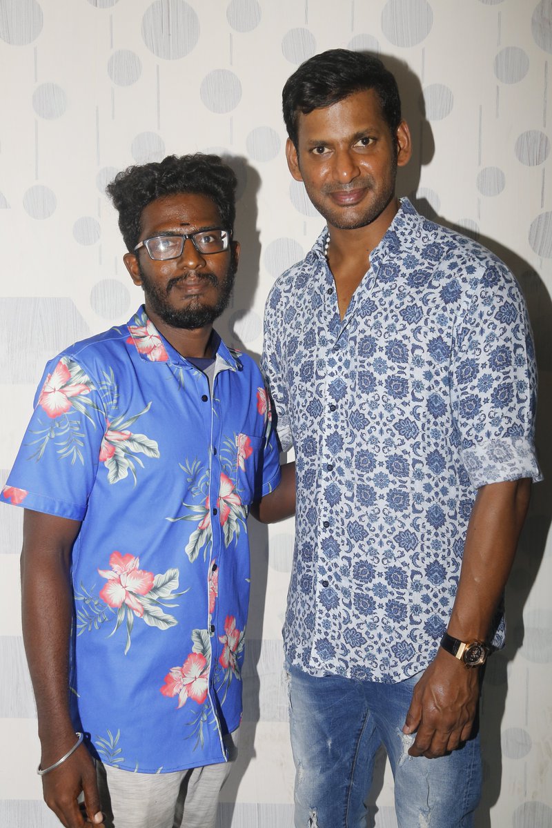 vedricxglobal's tweet photo. என் நண்பனும் புரட்சி தளபதியும் #vishal 💙😎 நீ வேர லெவல் டா 🤓

#vaathi #Thiruchitrambhalam #MarkAntony #Thiruchitrambalam https://t.co/XKiIYL4Cjv