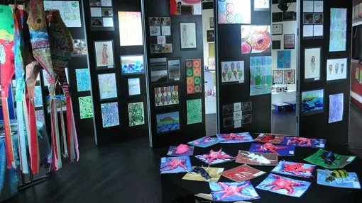 Artsmarkaward's tweet image. For #DaytoCreate, @WestfieldArts held their annual summer art exhibition, where pupils from every class across the school came together to showcase creativity to their friends and family 🙌

Check out what they got up to in our #Artsmark20 gallery 👉buff.ly/3z2UQv6
