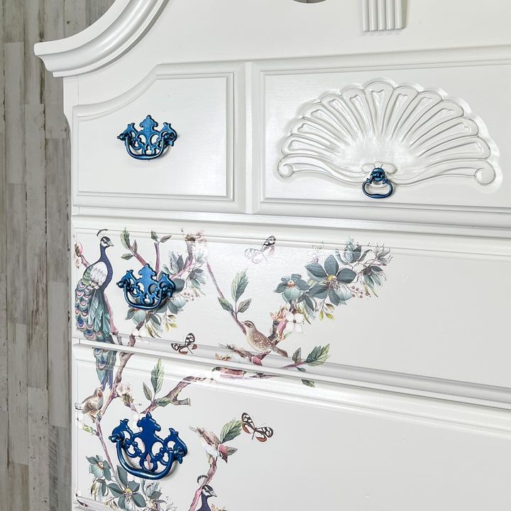 RustOleum's tweet photo. It’s beautiful how a little #ROColorWatch spray paint and creativity can make a complete transformation! 

#Upcycling furniture is a great way to preserve and enjoy older pieces while featuring your personal style!

Products Used: Stops Rust Spray Paint in Metallic Cobalt Blue https://t.co/MWEqxb5a5S