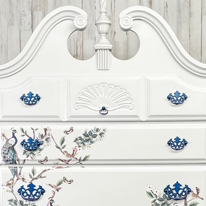 RustOleum's tweet photo. It’s beautiful how a little #ROColorWatch spray paint and creativity can make a complete transformation! 

#Upcycling furniture is a great way to preserve and enjoy older pieces while featuring your personal style!

Products Used: Stops Rust Spray Paint in Metallic Cobalt Blue https://t.co/MWEqxb5a5S