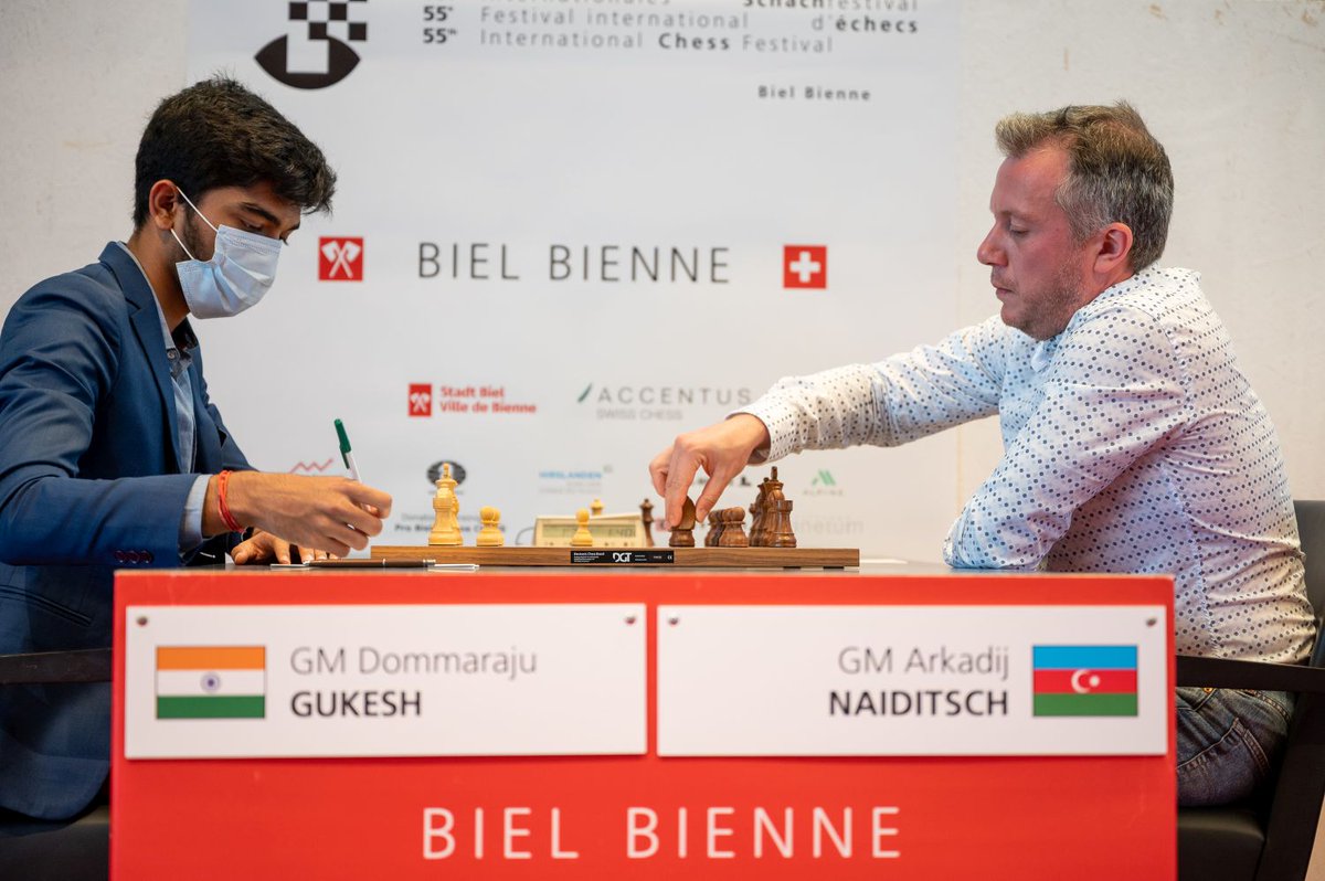 BielFestival's tweet photo. Grandmasters of the GMT opening their games at #BielChess today at #BielBienne Congress Centre. https://t.co/9mmLNWYJYD