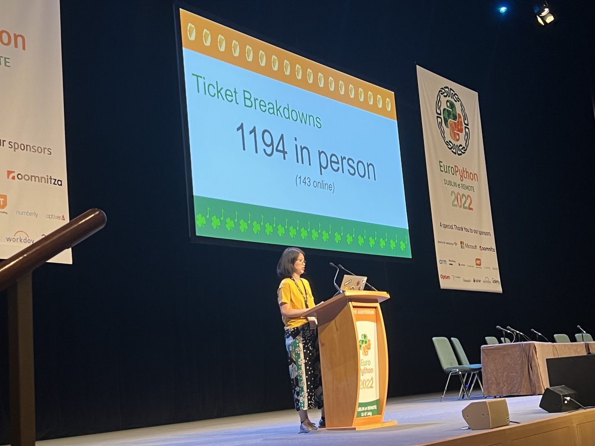 whykay's tweet image. Our Chair, Raquel, giving #EuroPython2022&apos;s closing remarks.
#EuroPython  ❤️🐍