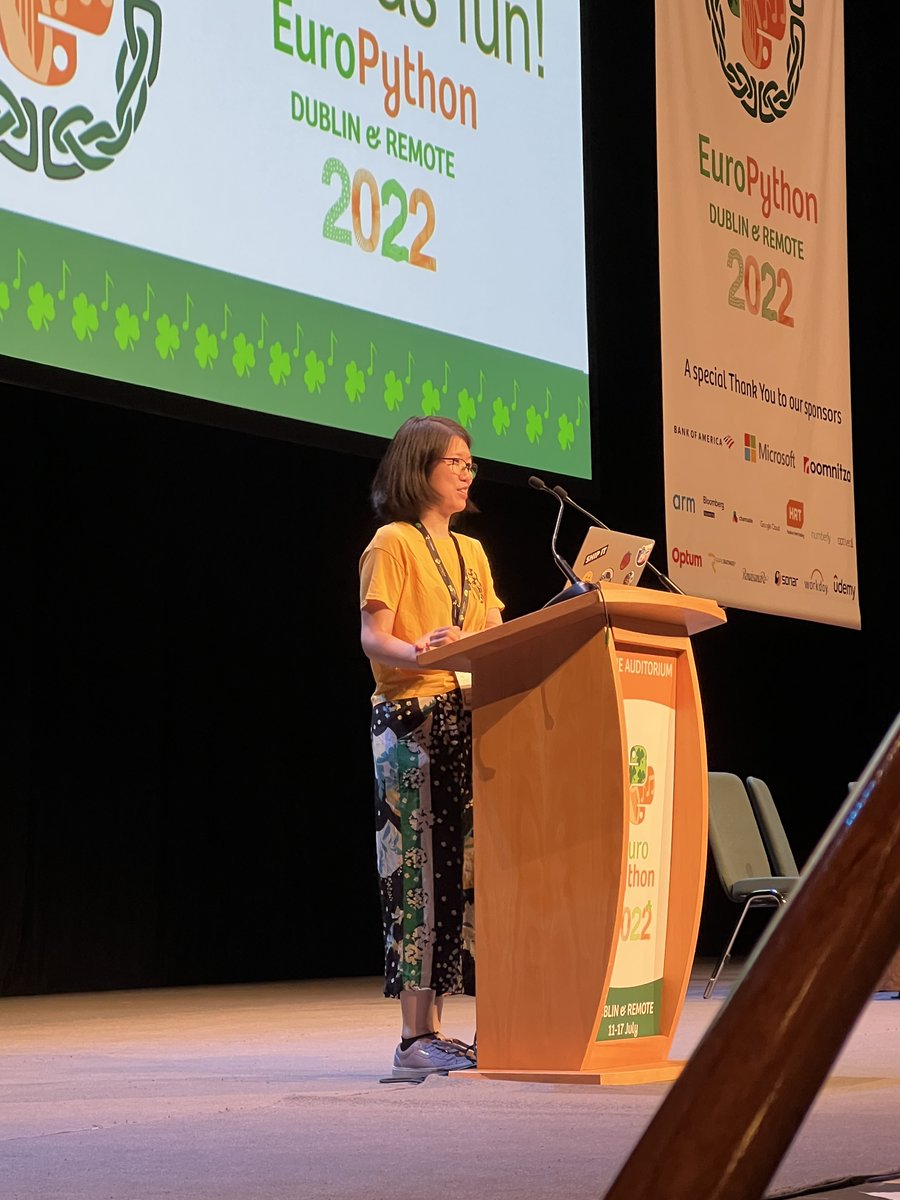 whykay's tweet image. Our Chair, Raquel, giving #EuroPython2022&apos;s closing remarks.
#EuroPython  ❤️🐍