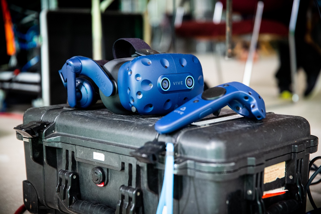 Virtual production, or when gaming and filming collide.
⁠
⁠
⁠
#production⁠ #Aquaphor⁠ #virtualproduction⁠ #behindthescnes⁠
#virtual #realtimegraphics #XR #BTS⁠
#videoproduction #3Drender