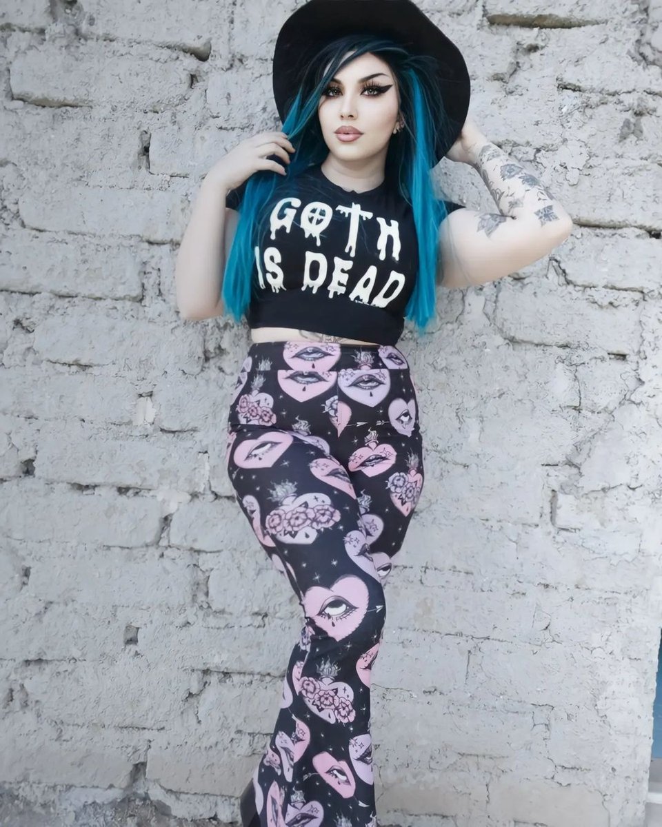 toofastclothing's tweet photo. Loving the vibe this outfit gives ❤️🔥 @itsdemonika wears the 🥀 Goth Is Dead Cropped Tee + Sacred Heart Eyes Flare Pants ✨
★ https://t.co/i3sHtBmHqG ★ #toofastclothing #bellbottoms #ootd #retro #inkedgirls #bellbottompants #70sstyle #gothstyle #sacredhearttattoo https://t.co/73l6KlOlFg