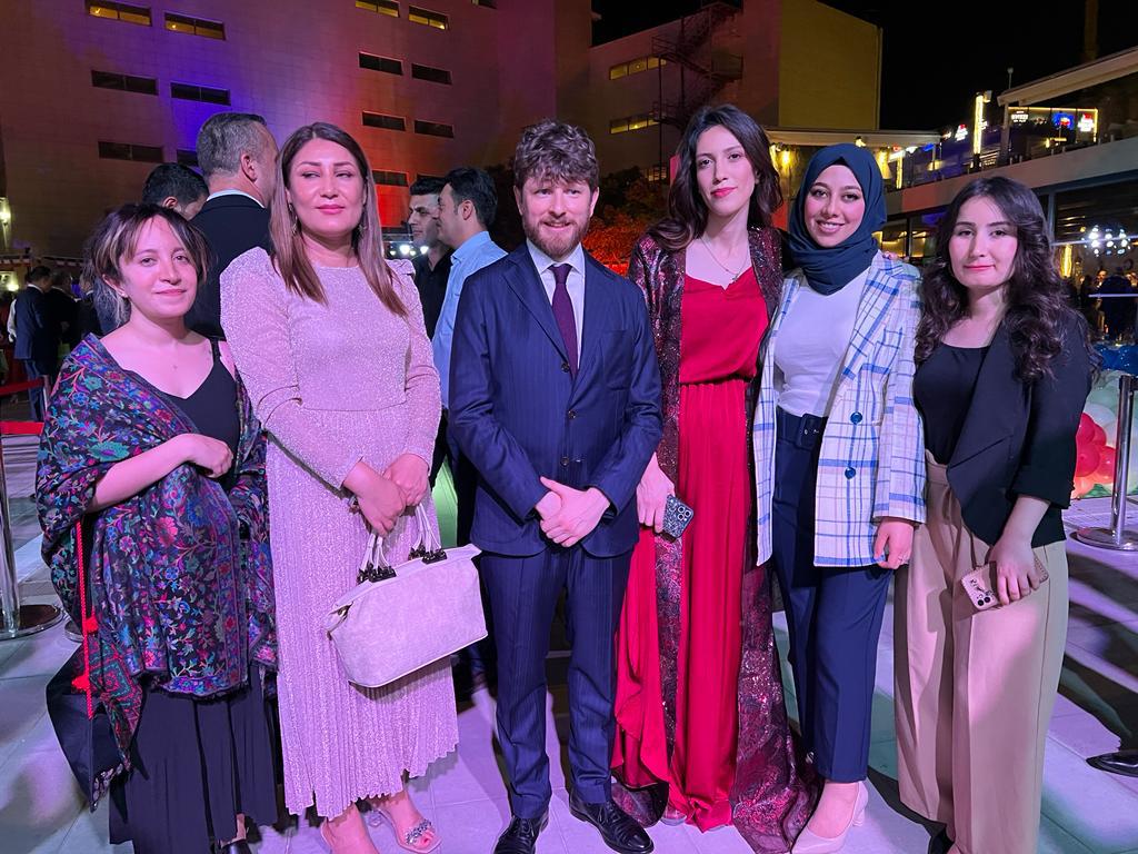 سوپاس بۆ دۆستە کوردەکانمان، بۆ هاوبەشە نێودەولەتییەکان و فەرەنسییەکانی دانیشتووی هەرێمی کوردستان کە شەرەفمەندیان کردین بە ئامادەبوونیان لە یادکردنەوەی جەژنی نەتەوەیی لە هەولێر