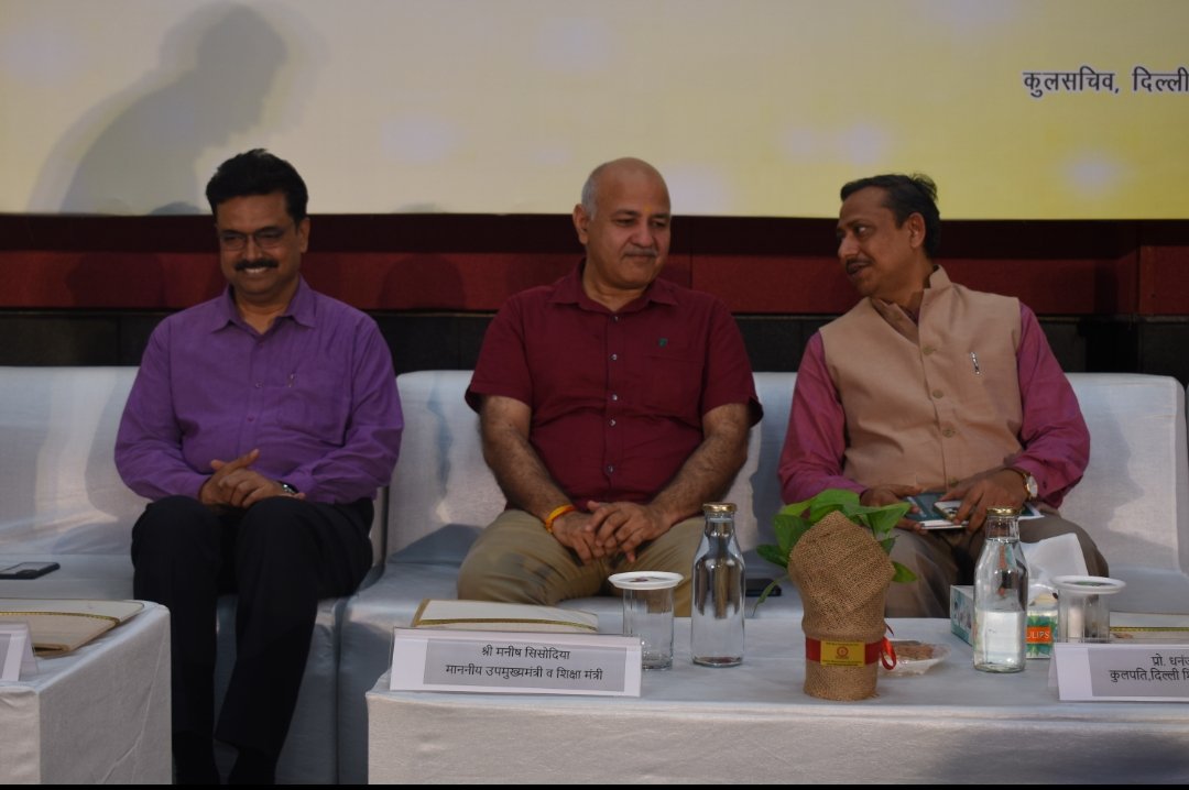 VC_DTU's tweet photo. माननीय उप मुख्यमंत्री एवं शिक्षा मंत्री दिल्ली सरकार श्री मनीष सिसोदिया जी ने विधिवत ‘’अभिव्यक्ति सभागार’’ का उद्घाटन किया। अपने गंतव्य में उन्होंने कहा कि यह विश्वविद्यालय शिक्षक शिक्षा में नये कीर्तिमान स्थापित करेगा और यहां महज डिग्रियां ही नहीं बांटी जायेगी 2/3 https://t.co/9z7Uw6kay0