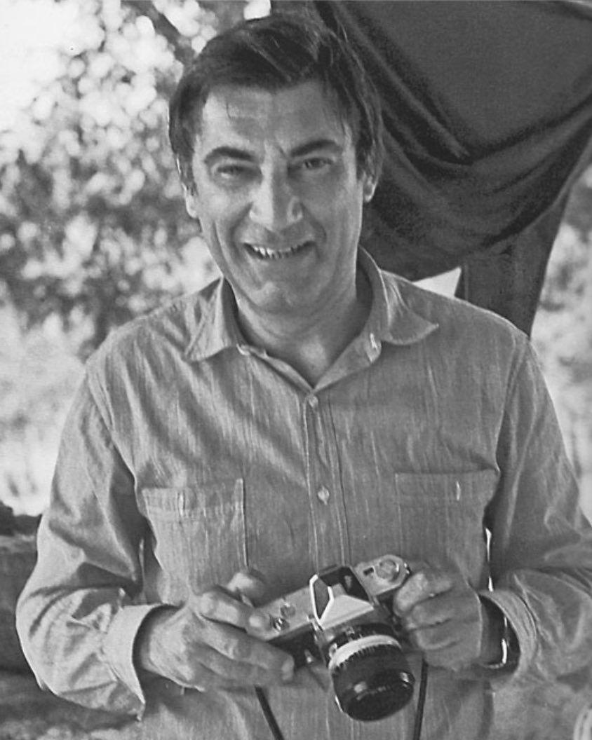 “Le gallerie hanno finalmente esaurito la loro funzione. Oggi può mettersi un quadro in casa soltanto un beato che crede in una società stabile e tranquilla”. 

Plinio De Martiis, dicembre 1968