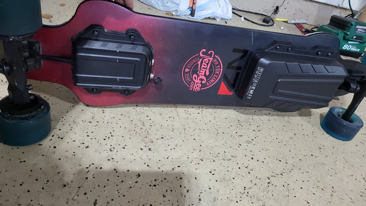 KaoriLupine's tweet photo. ⚠️Side Hobby Warning⚠️
Replaced the battery & griptape on my TeamGee that I got 4 years ago, and it works brand new! Excited to finally get back to riding! :)
#Teamgee https://t.co/dgt8HYz9nZ